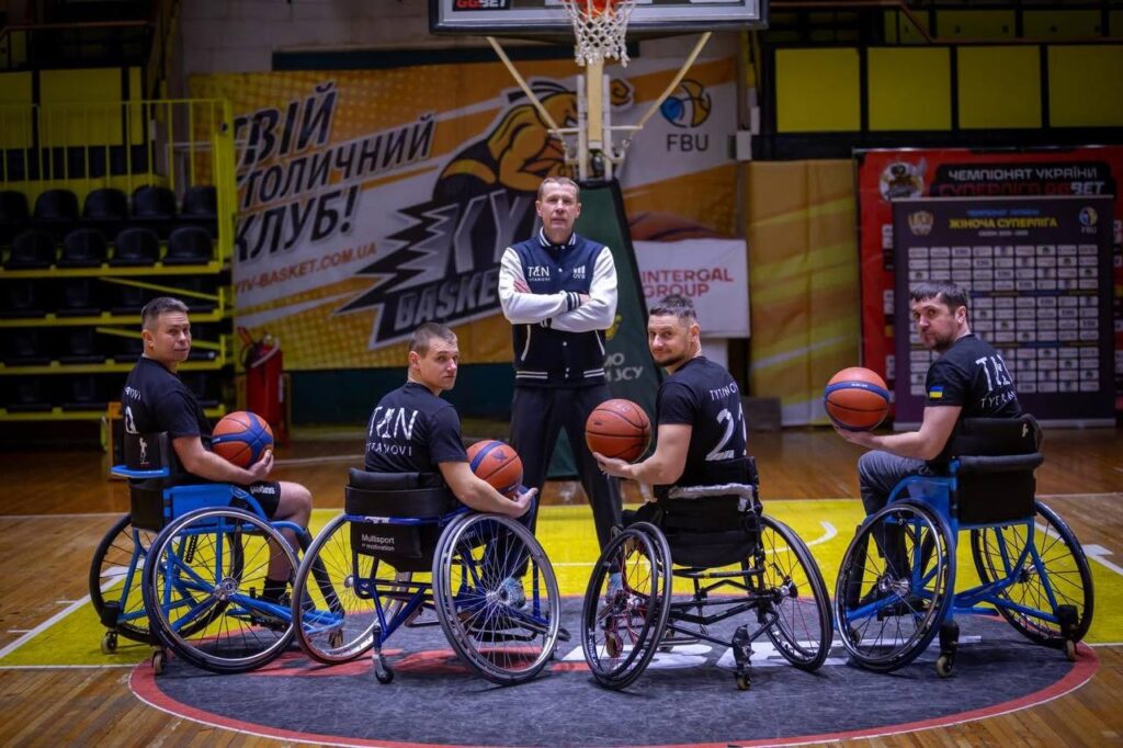 баскетбол на кріслах колісних для ветеранів і ветеранок